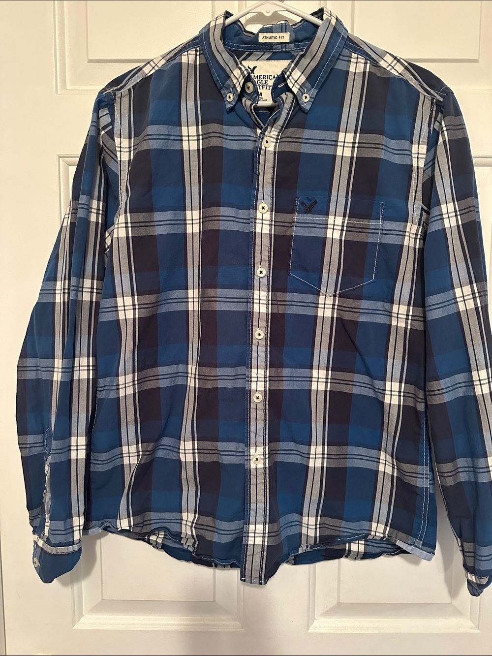 EUC medium American Eagle Outfitters Blue and White Plaid Button-Down Shirt